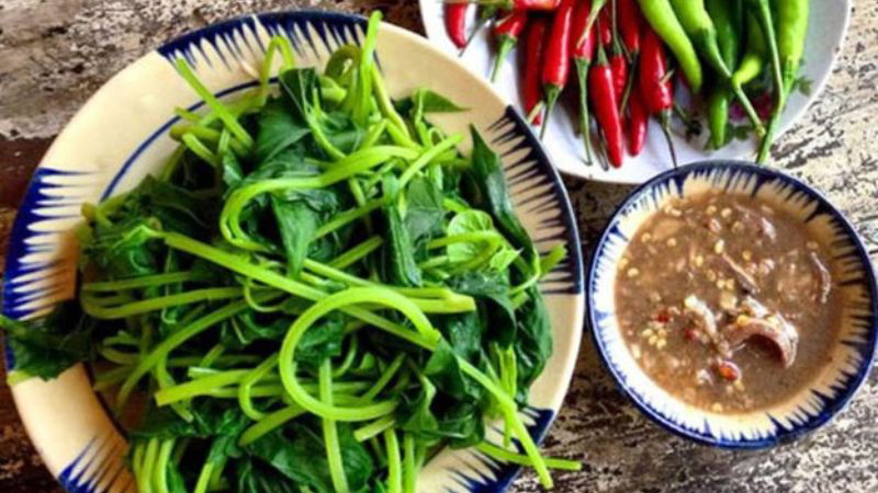 Mắm nêm là một loại nước chấm không thể thiếu trong trong món ăn truyền thống