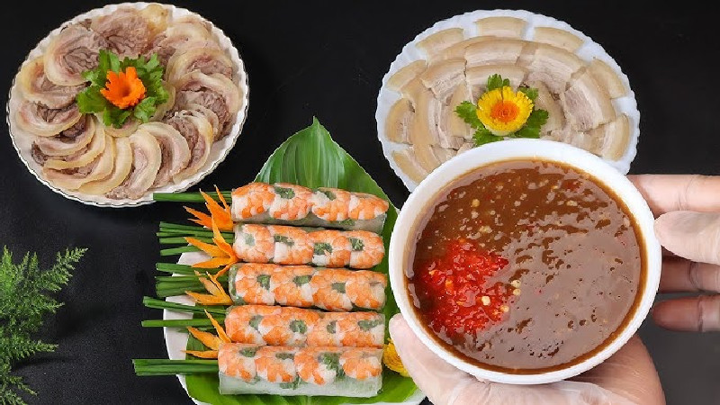 Gỏi cuốn chấm cùng mắm nêm