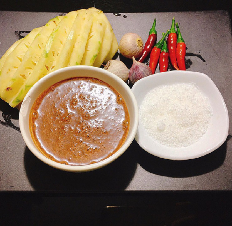 Nguyên liệu để pha mắm nêm với thơm